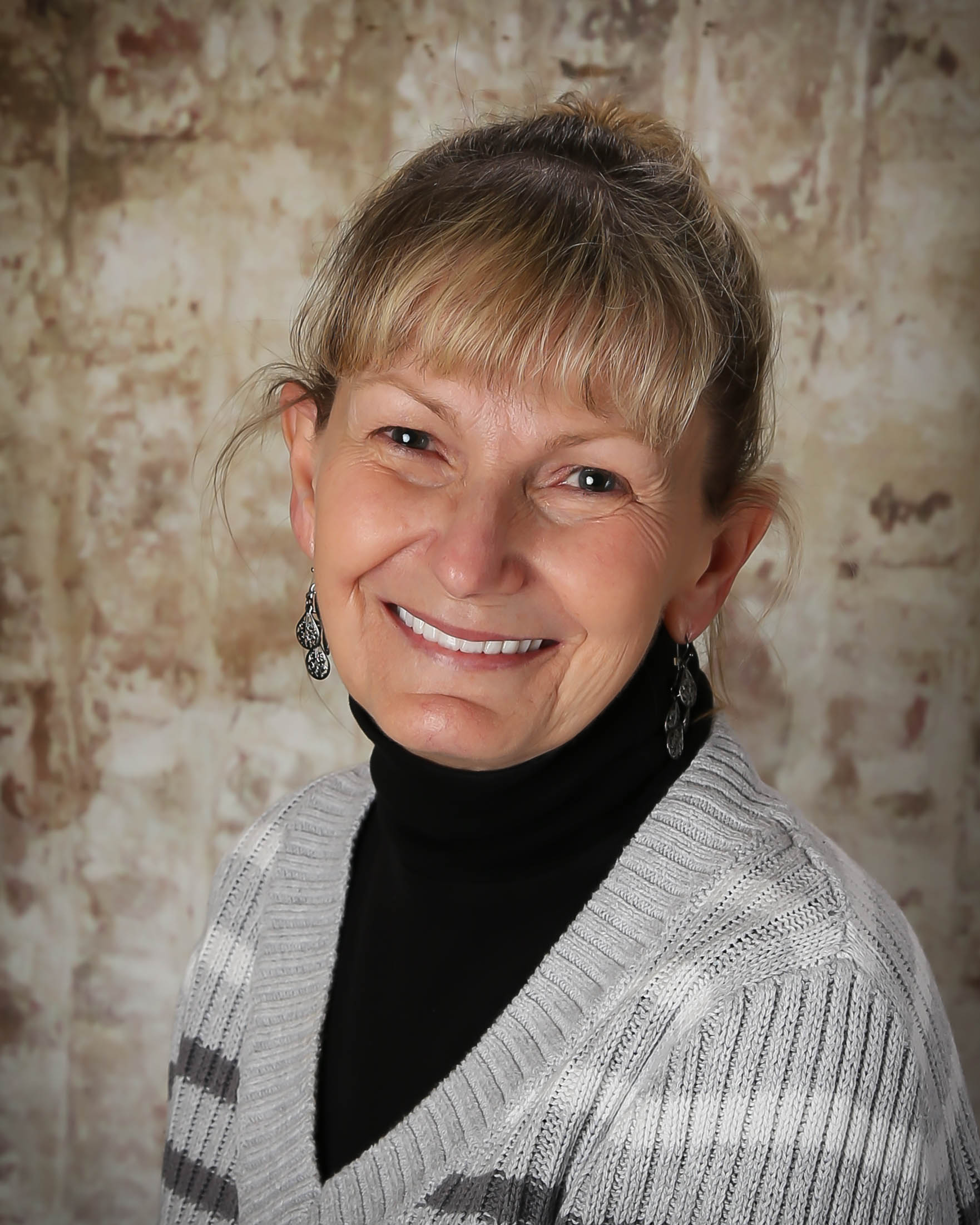 Glenna Ramsey : Business Manager